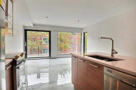 1 room of 185m² in Montreal