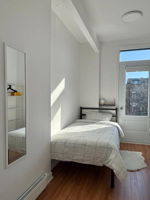 Private Room for Rent Metro Jean Talon