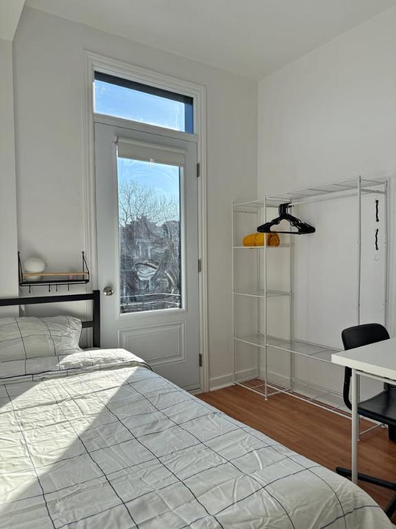 Private Room for Rent Metro Jean Talon