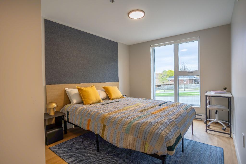 4 1/2 APPARTEMENT MEUBLÉ À LOUER