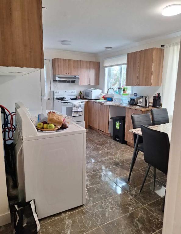 Libre imm Grand 5½ Rénové RDC 3plex @5mn Dix30