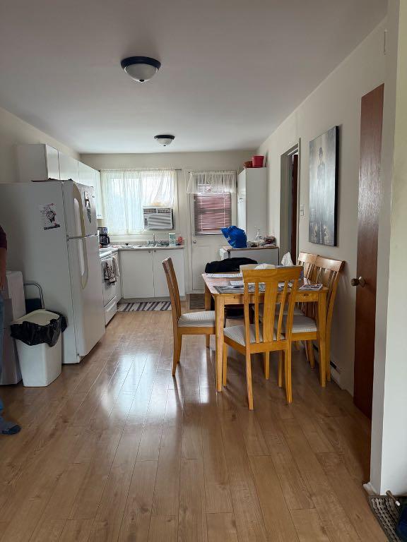 SAINT-HUBERT, 4 1/2 A LOUER 1 ER etage pres tous services