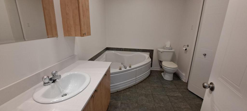 3 1/2 RENOVER, Saint-Eustache avec clientèle 55+ ans