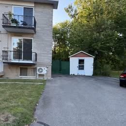 41/2 a Laval dispo 1 Sept 2025 internet 2 stationnements, Thermopompe chaud et froid