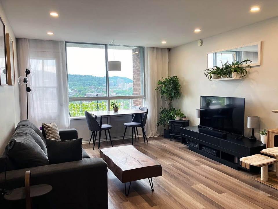 Plateau – 4 ½ lumineux & rénové / Bright & renovated – Octobre