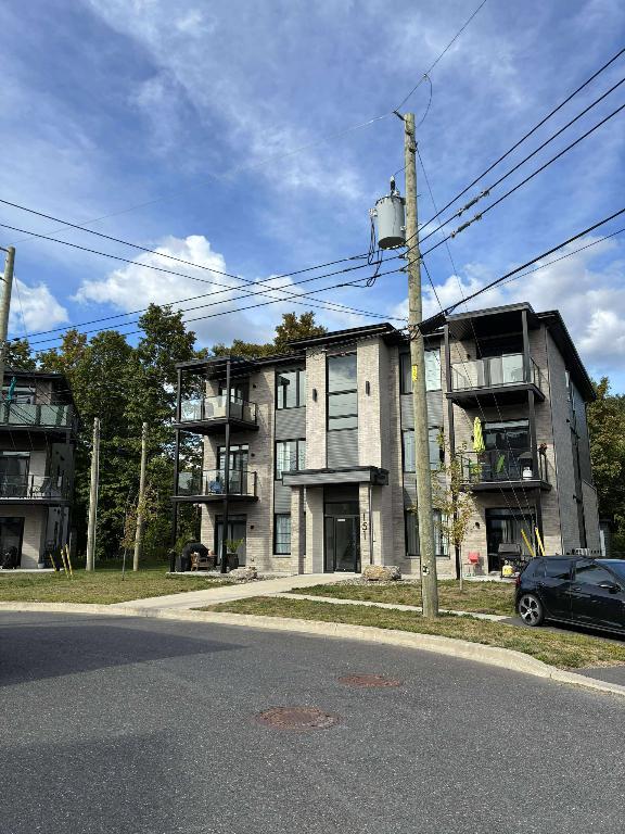 Grand 4 1/2 à louer à Cowansville