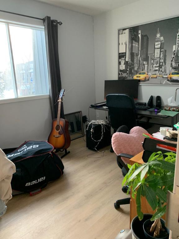 4 ET DEMI DISPONIBLE LE 1ER MARS 2026