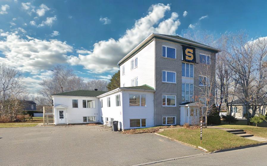 Chambre meublée tout Inclus avec Wi-Fi, stationnement, buanderie gratuite - location au mois avec bail / Libre immédiatement