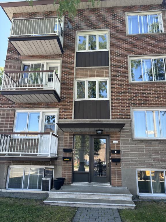 À Louer – Appartement 5 ½ Rénové à Montréal (Près du metro Langelier)