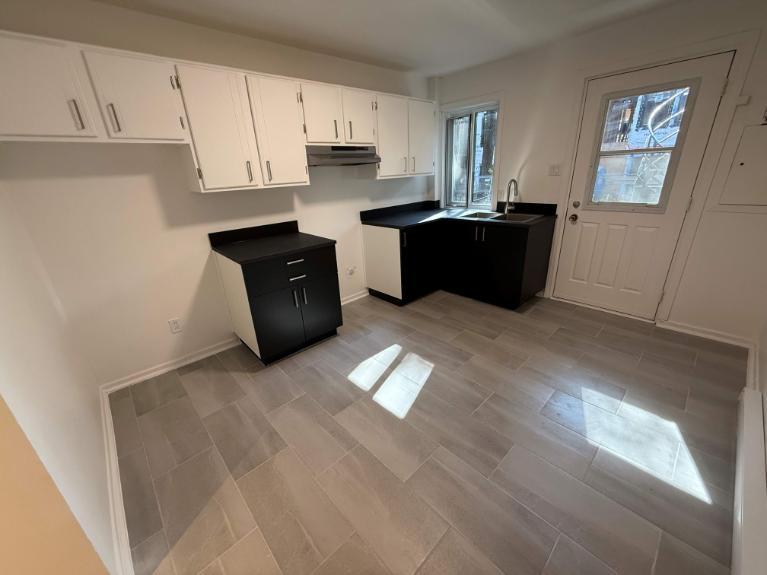 2 CH - 1 SDB - Montréal - $1,595 /mo