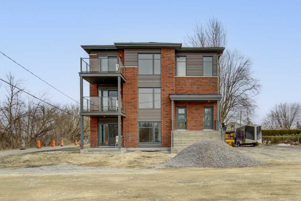 5 1/2 neuf, Les Coteaux, TRIPLEX ! rue Lippée