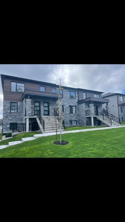 condo 5 1/2 à louer situé à farnham