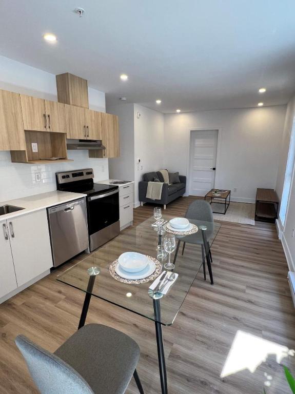 Neuf 5 1/2, électros et internet inclus! 6180 Vanier