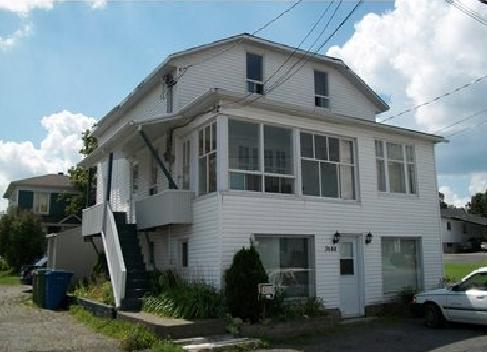 Charmant 4 ½ situé au troisième étage d’un trois étages