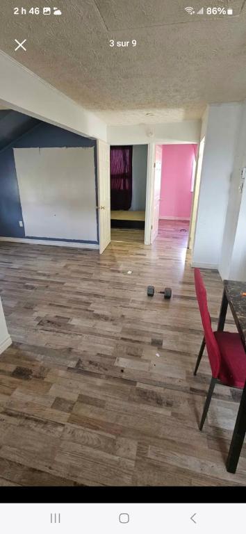 Charmant 4 ½ situé au troisième étage d’un trois étages