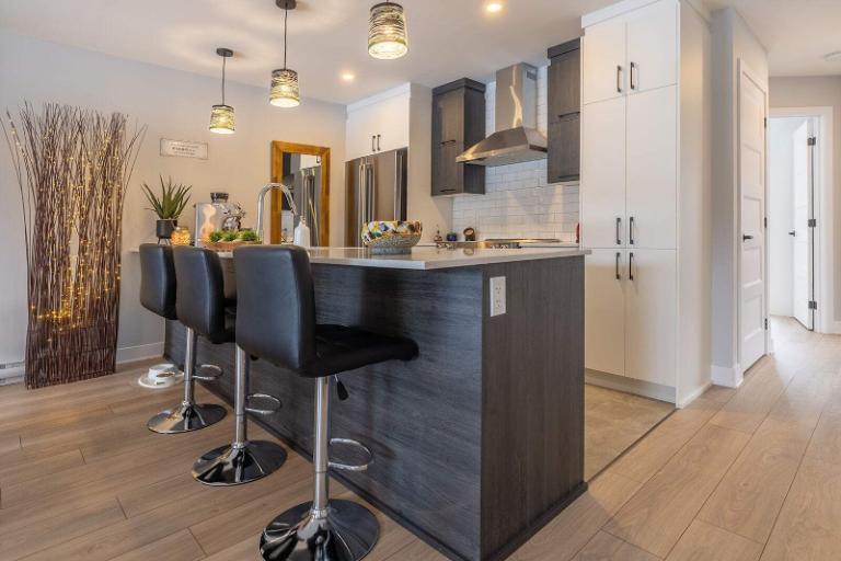 2 CH - 1 SDB - Bromont - $1,800 /mo