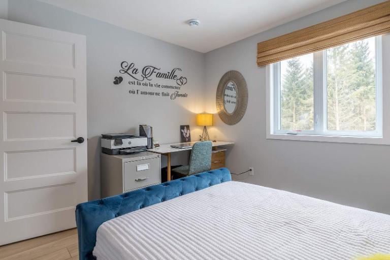 2 CH - 1 SDB - Bromont - $1,800 /mo