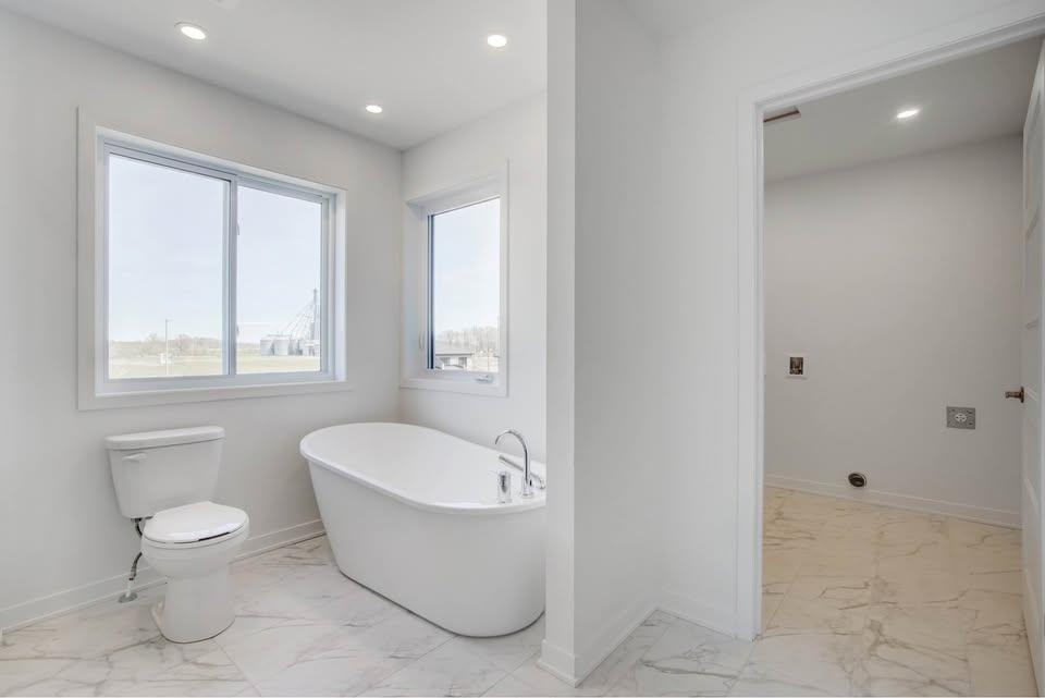 Vaste 61/2 sur 2 étage, style semi-détaché ! NEUF! Mars 2025, Cour privé