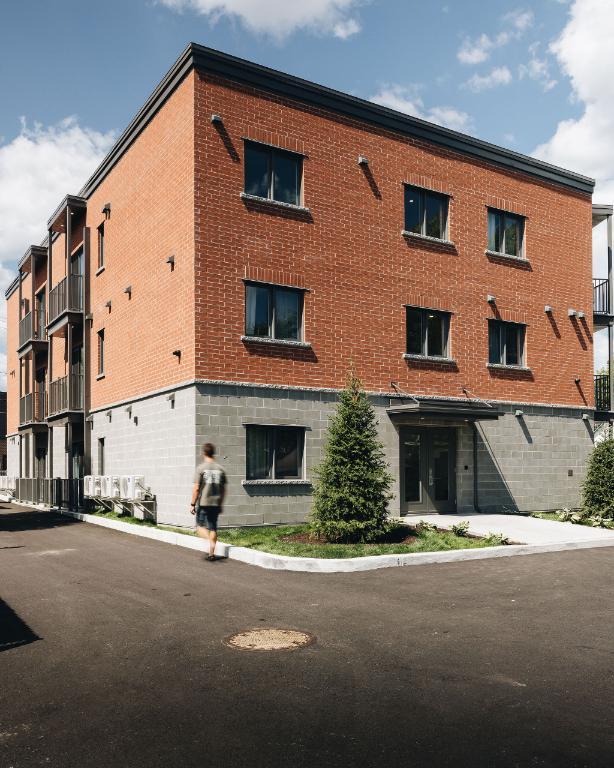 IMMEUBLE NEUF - Électros (5), wifi, a/c, stationnement (1) inclus - 3 1/2 ET 4 1/2 neufs à louer - Saint-Jérôme