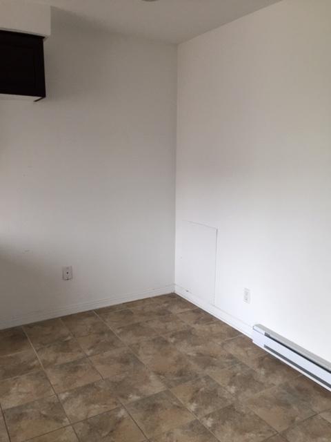 À VOIR 3 1/2 rénové appartement près métro Concorde