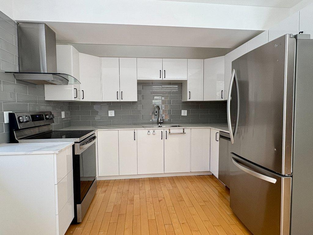 Stunning renovated loft-style 2 bd apartment in OLD MONTREAL