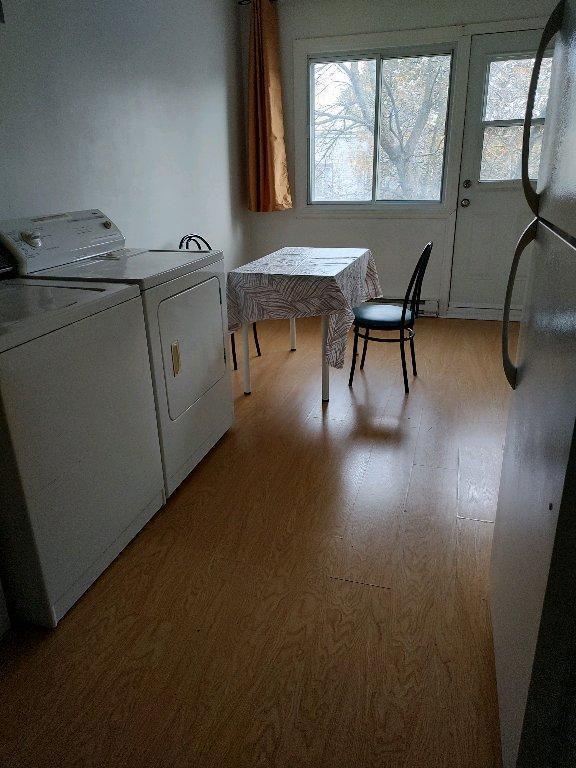 beau 3 1/2 meublé tt inclus métro joliette libre immédiatement