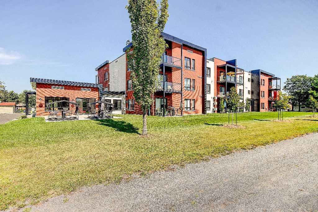 Beau et grand 4 1/2 immeuble 55 ans et +