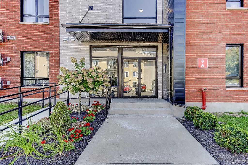 Beau et grand 4 1/2 immeuble 55 ans et +