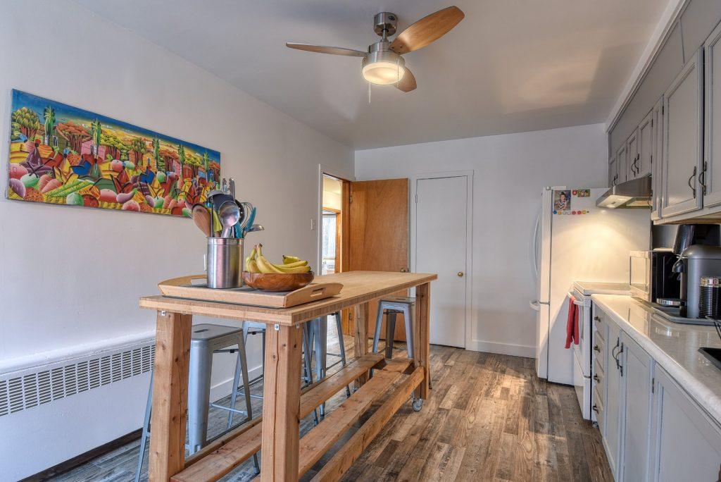 5 1/2 rénové, à 5 mn à pied du métro Fabre, des commerces et grands parcs