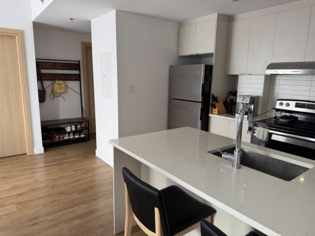 Bail à céder – 4 ½ moderne avec 2 chambres et 2 salles de bain – près du Parc Jarry