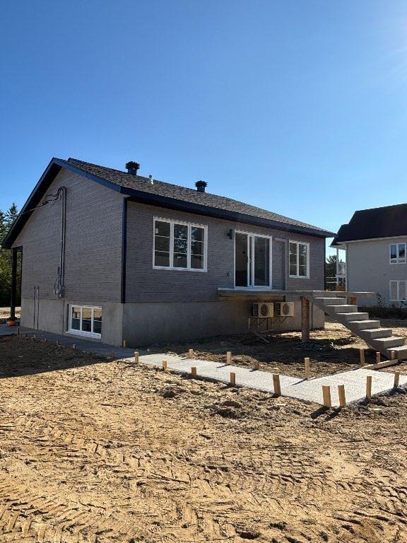 5 1/2 avec garage à louer à St-Côme