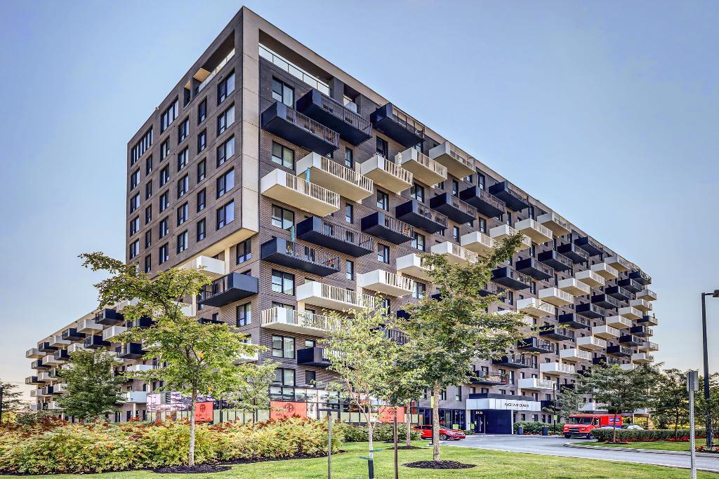 Brossard | 8405 Place St Charles | Projet récent | 9me étage | Tous les services inclus