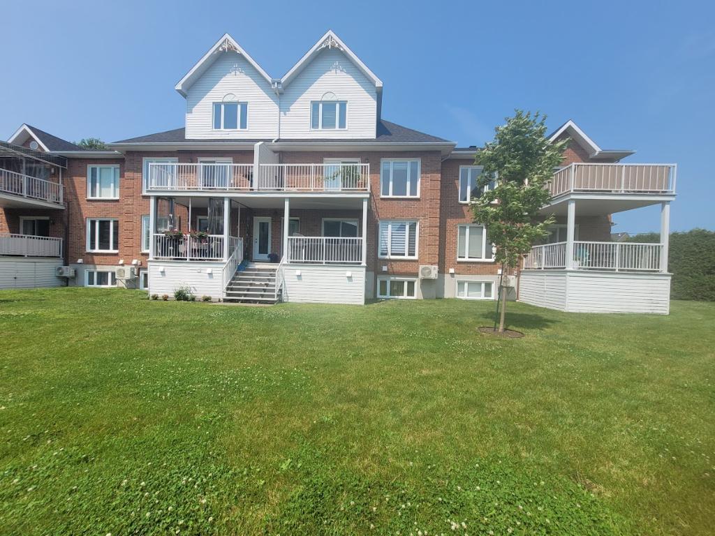 Grand 5 1/2 sur 2 étages