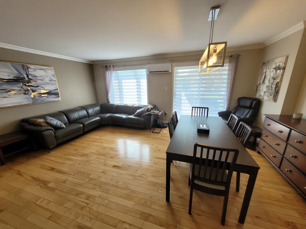 Grand 5 1/2 sur 2 étages