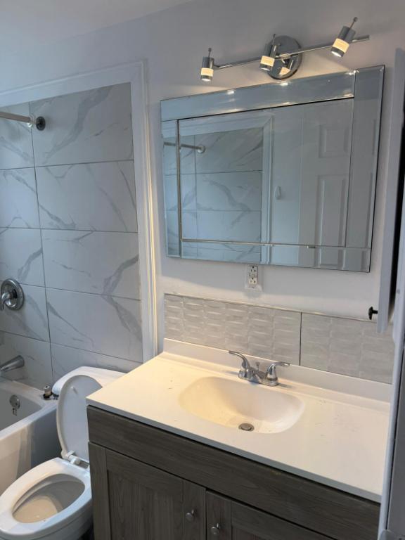 51/2 a Boisbriand dispo 1Décembre 2025 les inclus : internet 2 stationnements, Loker, Thermopompe