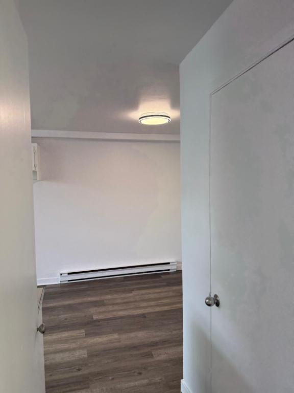 51/2 a Boisbriand dispo 1Décembre 2025 les inclus : internet 2 stationnements, Loker, Thermopompe