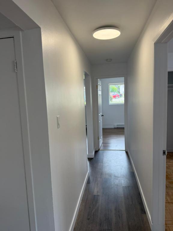 51/2 a Boisbriand dispo 1Décembre 2025 les inclus : internet 2 stationnements, Loker, Thermopompe