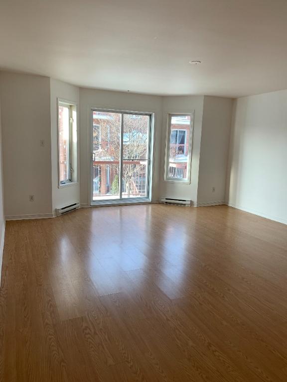 Grand 4 1/2 style condo à louer à Ste-Thérèse