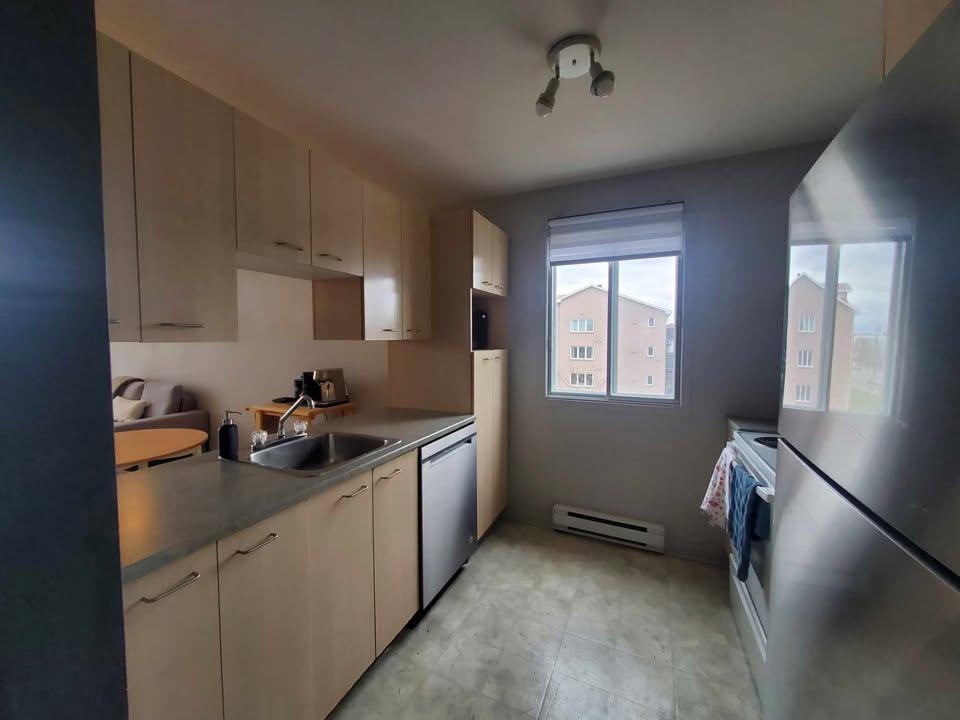 Grand 4 1/2 style condo à louer à Ste-Thérèse