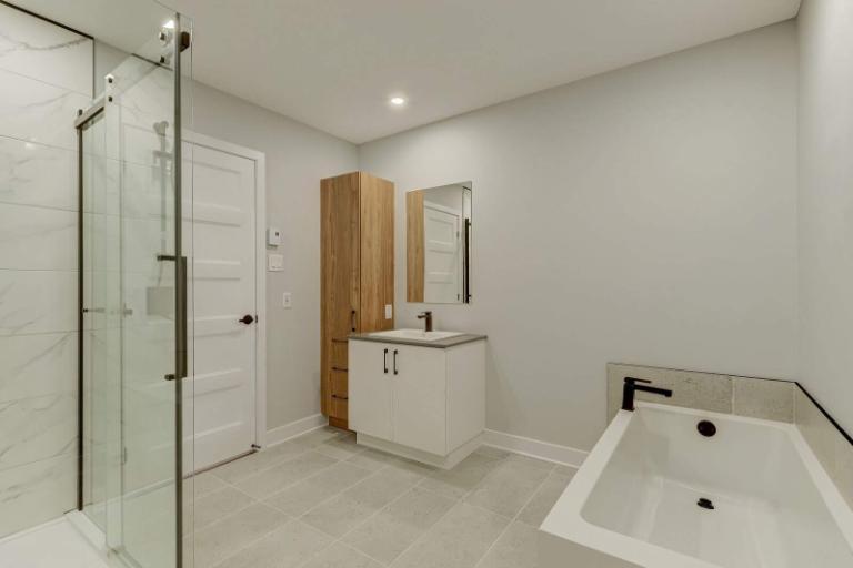 2 CH - 1 SDB - Granby - $1,600 /mo