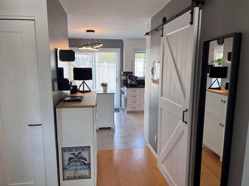 Charmant jumelé, sur 3 étages, rénové au goût du jour