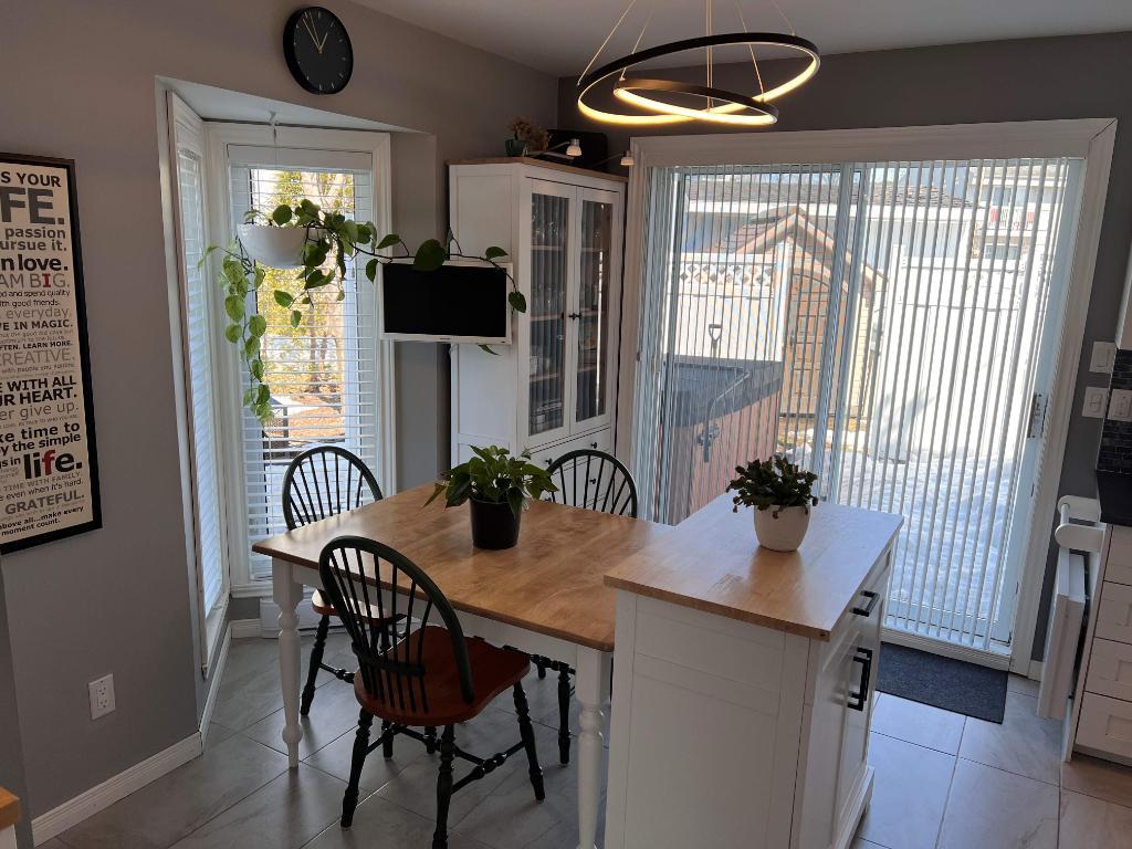 Charmant jumelé, sur 3 étages, rénové au goût du jour