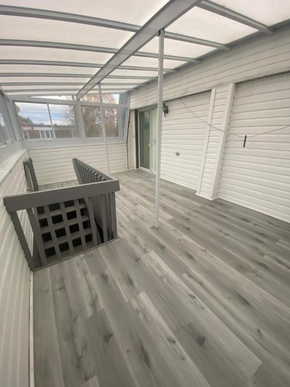 Chomedey grand 2cac 1 sdb apartment avec solarium à louer