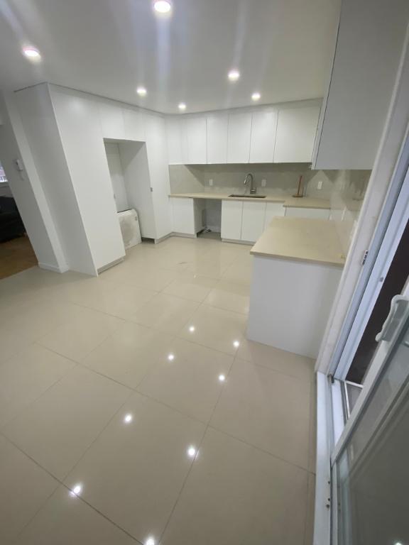 Chomedey grand 2cac 1 sdb apartment avec solarium à louer