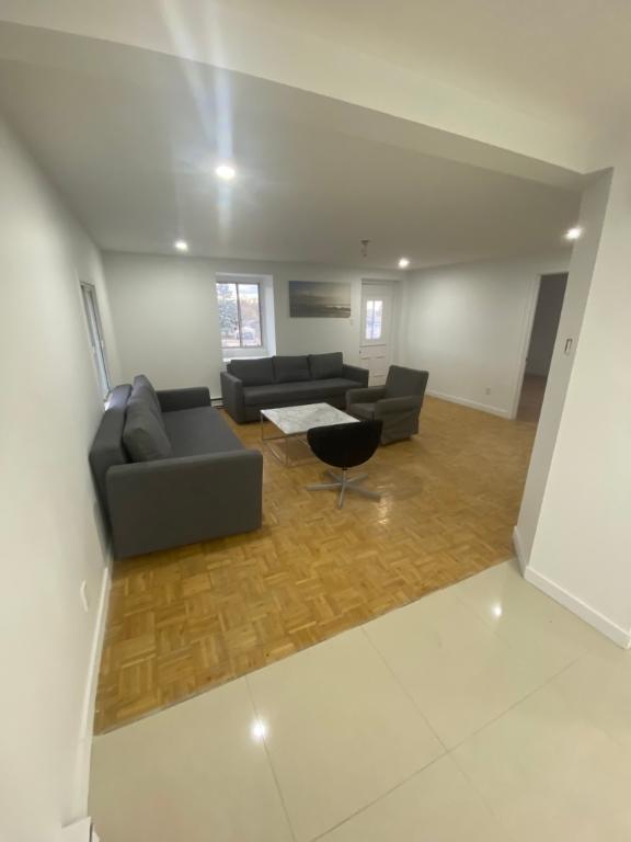 Chomedey grand 2cac 1 sdb apartment avec solarium à louer