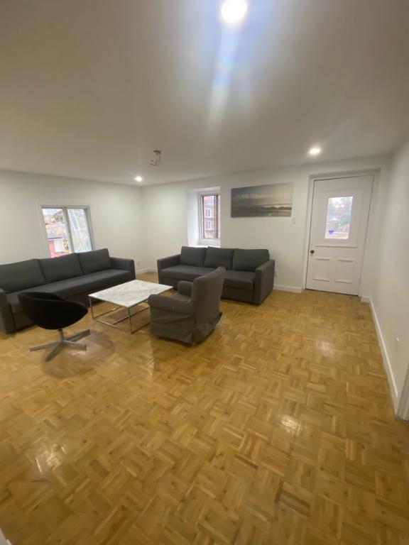 Chomedey grand 2cac 1 sdb apartment avec solarium à louer