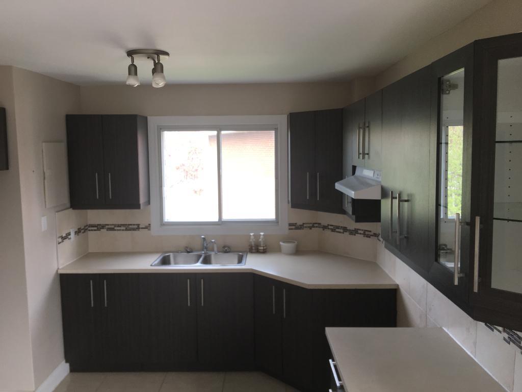 Grand 5 ½ rénové, lumineux et paisible.