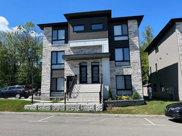 StJérome, magnifique 51/2 sur 2 étages à louer