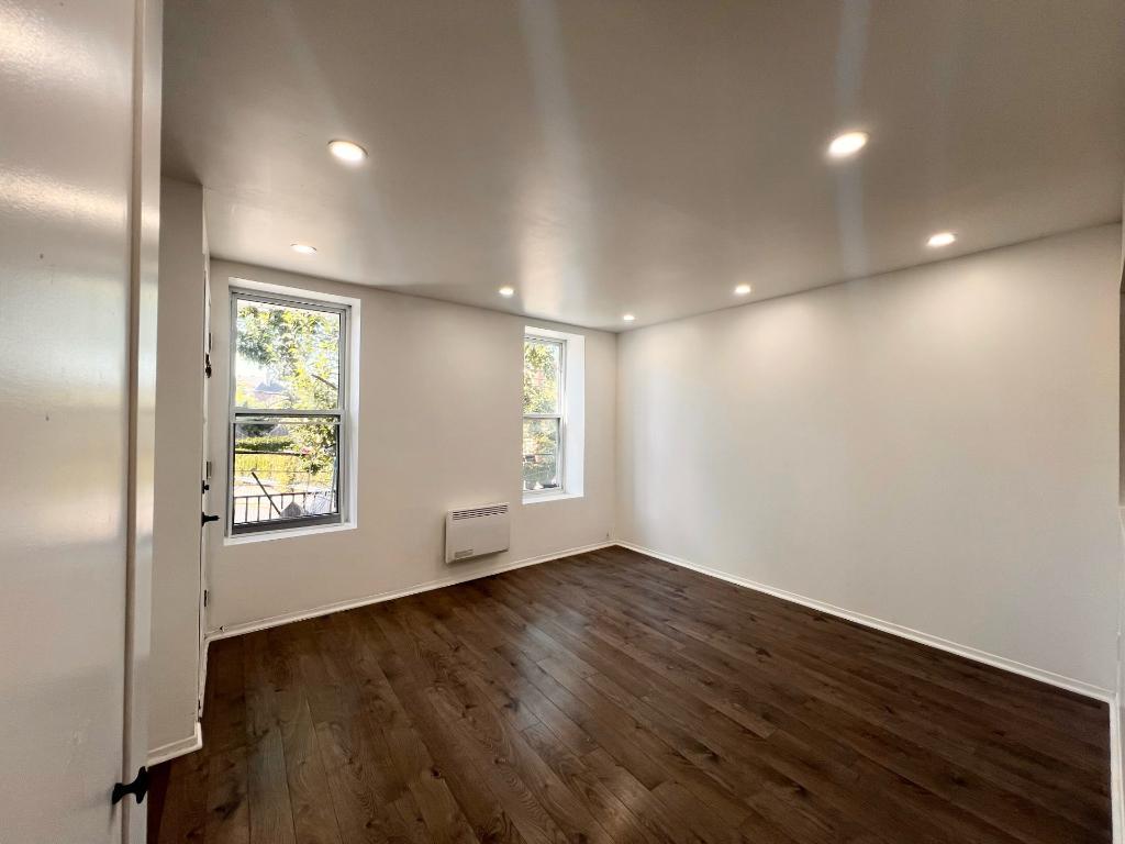 Beau 4 ½ rénové en face du métro LaSalle, Verdun