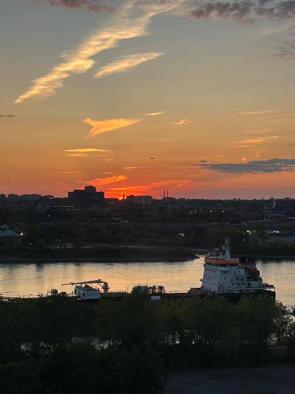 CONDO DE PRESTIGE À LOUER